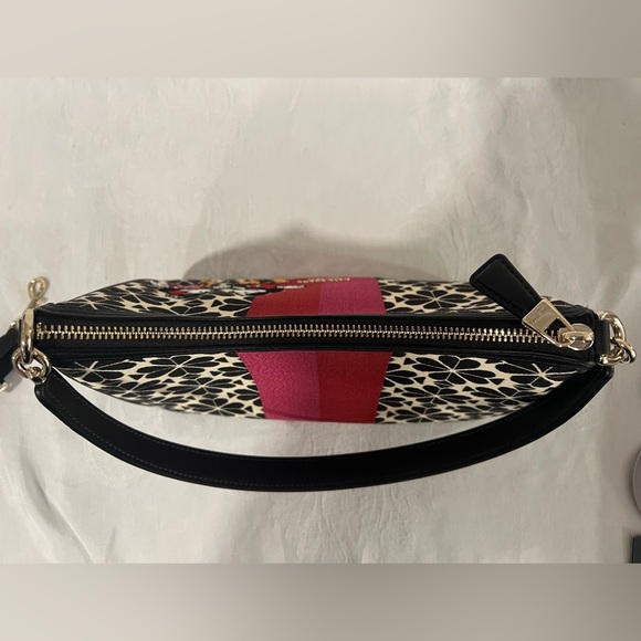 Kate Spade meets Disney’s Mickey & Minnie Mouse on this adorable little bag. - Picture 6 of 12